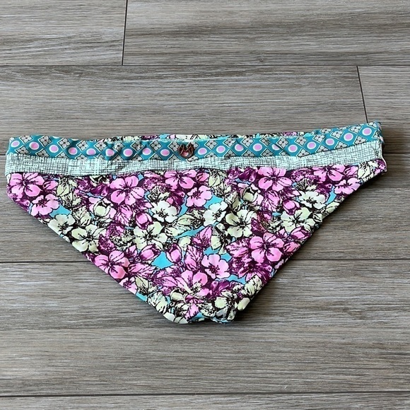 MAAJI & NANETTE LEPORE Mix and Match Floral Print Bikini Reversible Bottom M - Picture 10 of 11